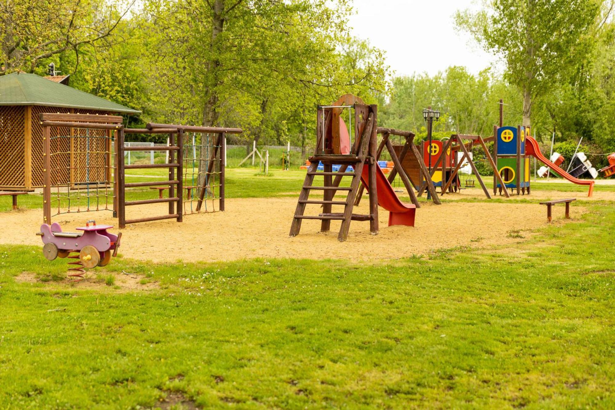Gesztenye Nyaralopark Balatonudvari Exterior photo